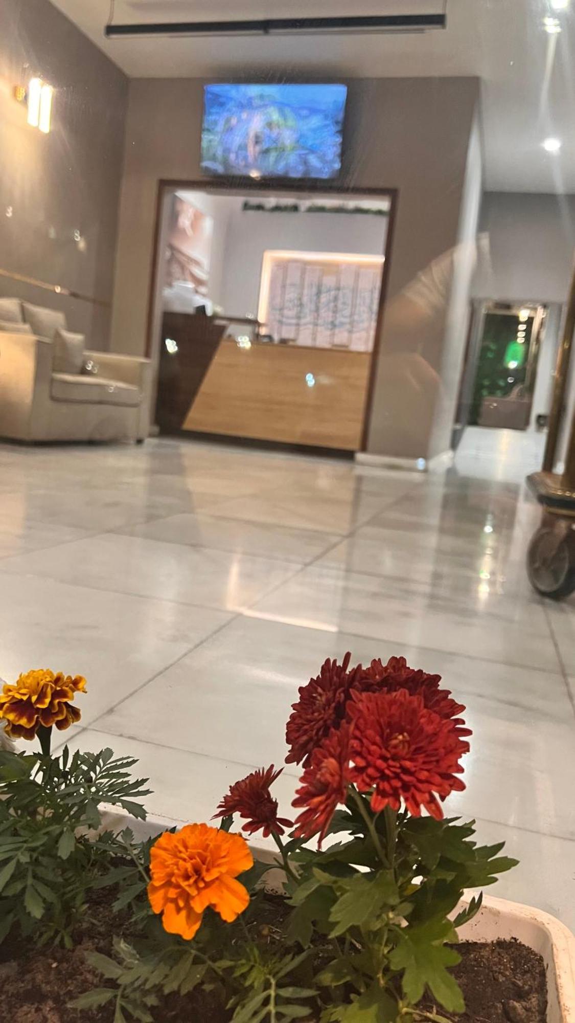 فندق أمواج الشاطىء للوحدات السكنية المفروشة *